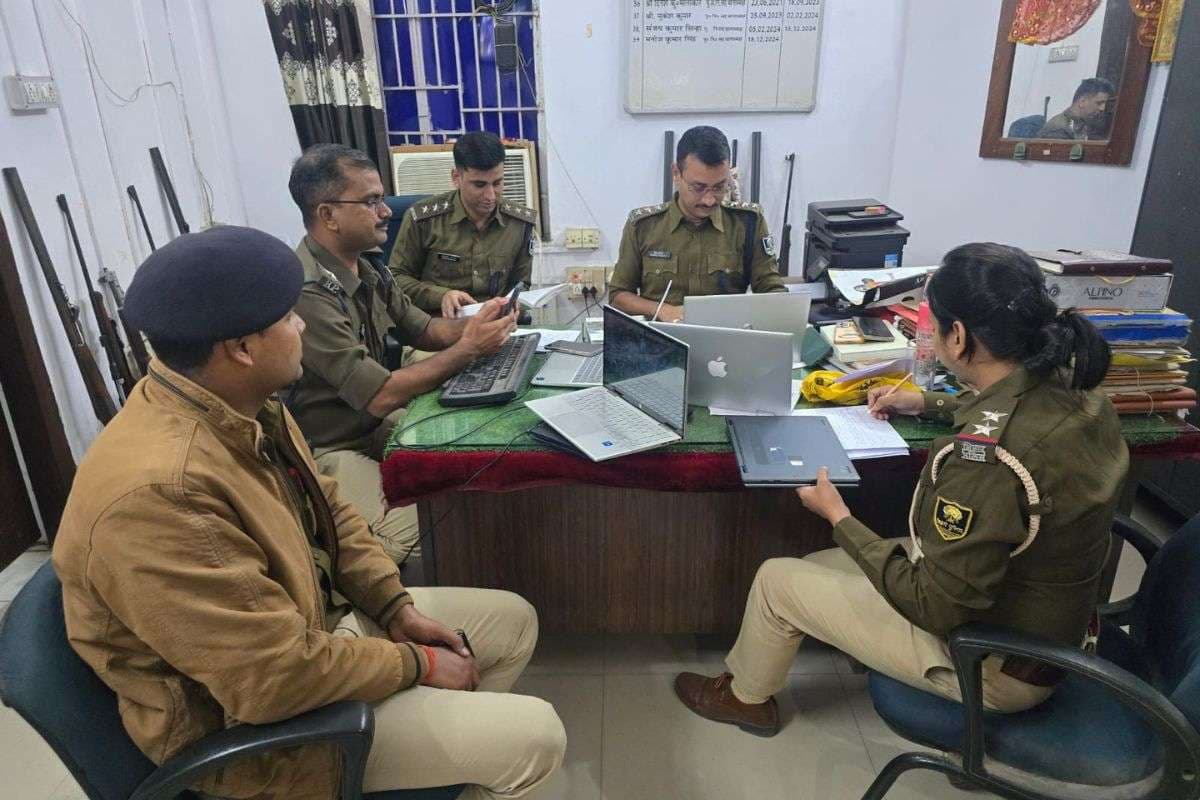 कई राज्यों में फैला साइबर फ्रॉड का नेटवर्क बक्सर में हुआ बेनकाब, पुलिस ने 19 अपराधी दबोचे