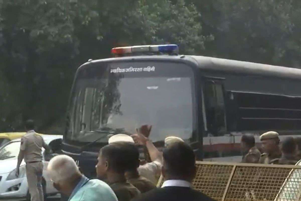 Delhi Blast: दिल्ली विस्फोट मामले में NIA की ताबड़तोड़ कार्रवाई, तीन डॉक्टर समेत 4 गिरफ्तार, कोर्ट ने 10 दिन की कस्टडी में भेजा