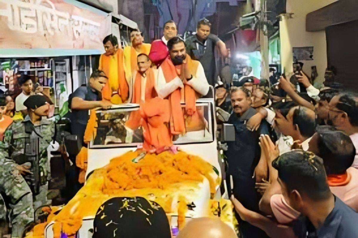 Bihar News: तारापुर पहुंचे उप-मुख्यमंत्री सम्राट चौधरी, खुले जीप में किया रोड शो, जनता ने किया गर्मजोशी से स्वागत