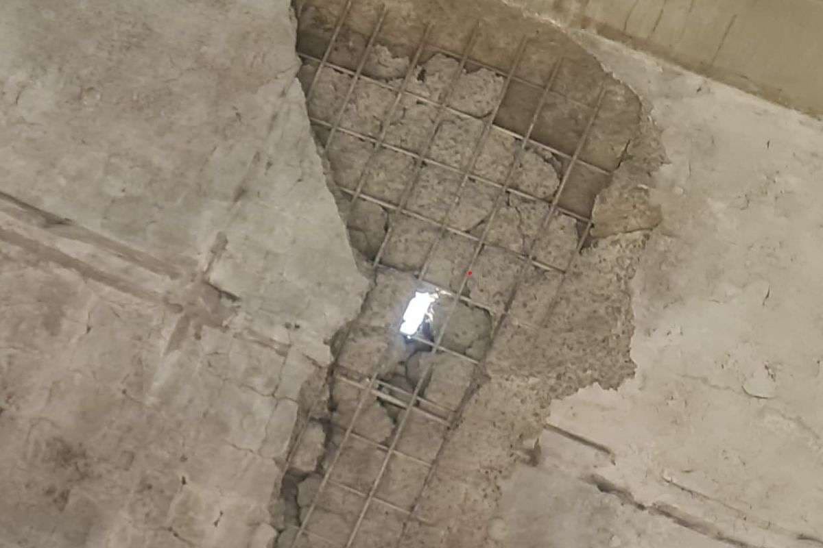 धनबाद में बड़ा हादसा टला! खरनी ओवरब्रिज का स्लैब टूटा, बाल बाल बचे पुल के नीचे से गुजर रहे लोग