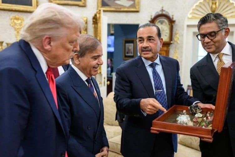 मुनीर ने दिखाए मिनरल, MoU साइन करने पाकिस्तान पहुंचा ट्रंप का अमेरिकी CEO, कितने का होगा इन्वेस्टमेंट?