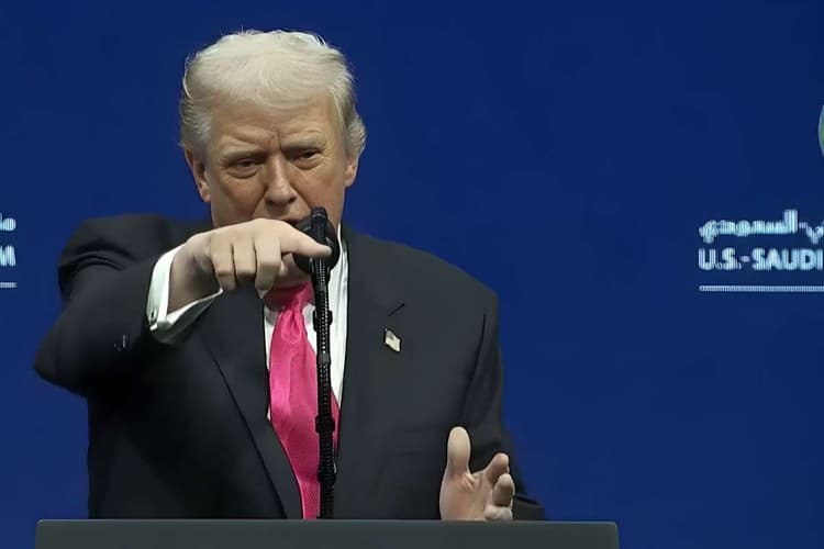 खुद बोतल से निकाले जिन्न को वापस भेजने की कोशिश में लगे ट्रंप, भारतीयों के फायदे और MAGA को चुभने वाला दिया बयान