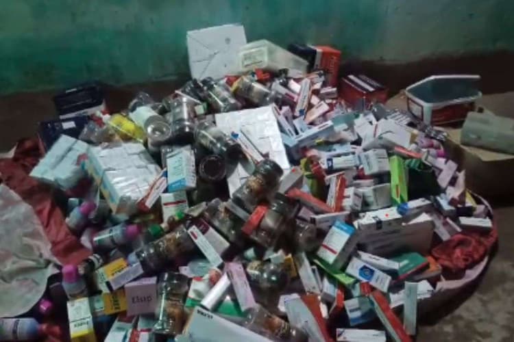 सरायकेला में 20 साल से चल रहा था फर्जी क्लिनिक! न डिग्री थी न ही रजिस्ट्रेशन, प्रशासन ने किया सील