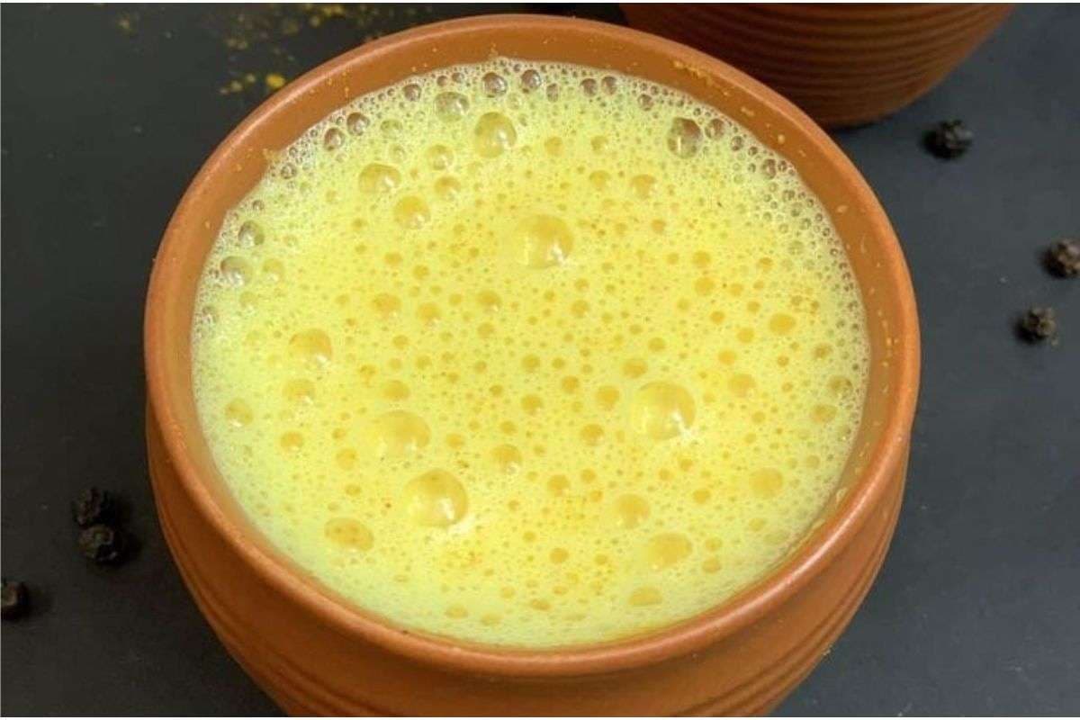 Fresh Haldi Doodh Recipe: सर्दियों में 7 गुना तेजी से इम्यूनिटी बढ़ाएगा गोल्डन काढ़ा, जानें बनाने का सही तरीका