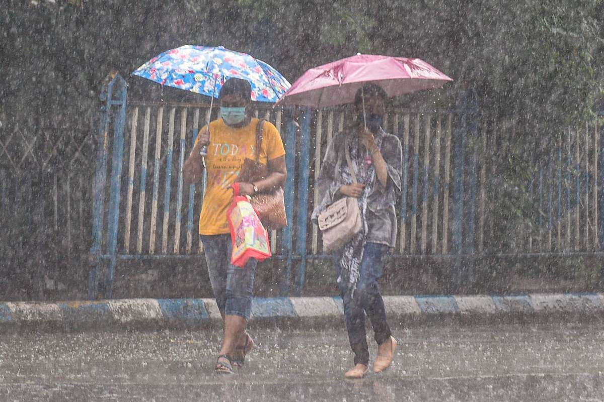 Aaj ka Mausam : बंगाल की खाड़ी में लो प्रेशर, 26 नवंबर तक यहां होगी भारी बारिश