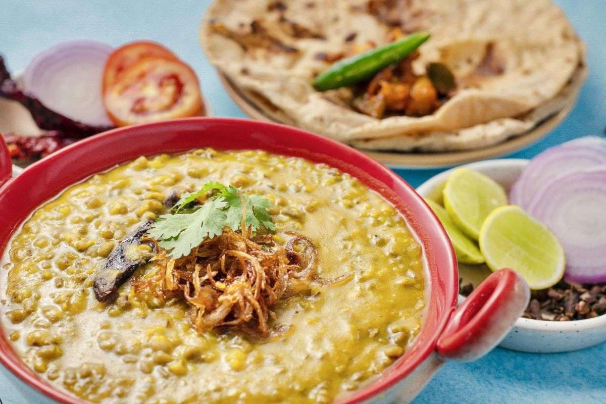 High Protein Moong Dal Mughlai Recipe: बिना क्रीम के 30 मिनट में बनाएं हाई प्रोटीन मघलाई मूंग दाल