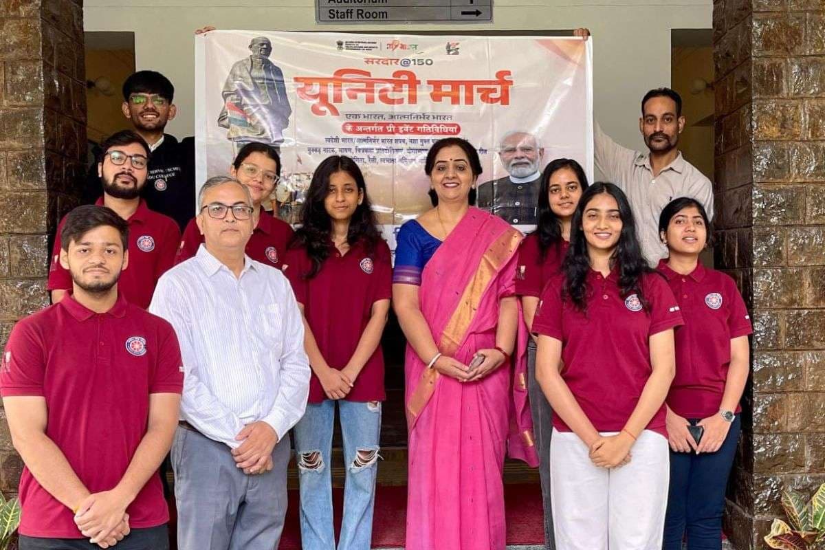 हिंदू कालेज में राष्ट्रीय एकता दिवस पर शपथ ग्रहण, प्राचार्य प्रो अंजू श्रीवास्तव ने कहा- राष्ट्र की एकता सर्वोपरि