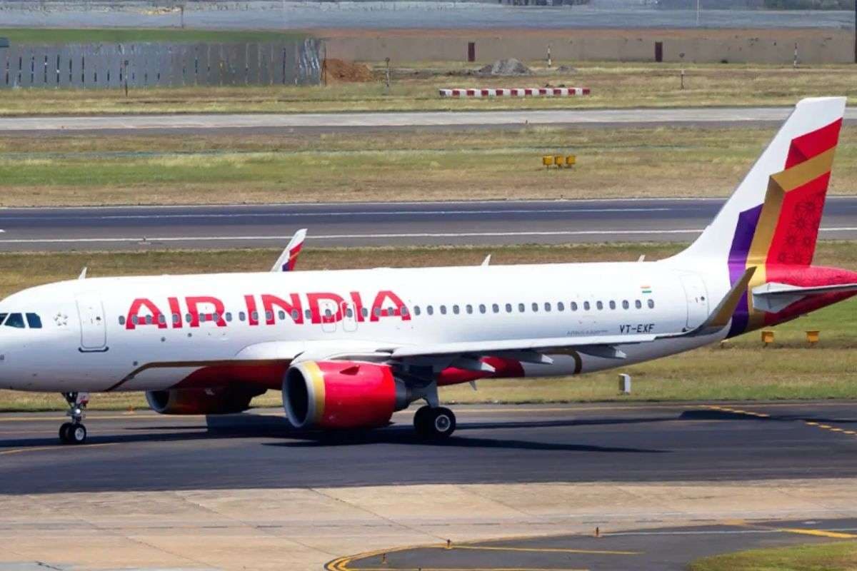 दुनियाभर में हवाई सफर ठप! इंडिया में क्यों अचानक 300 से अधिक फ्लाइट हुई लेट?