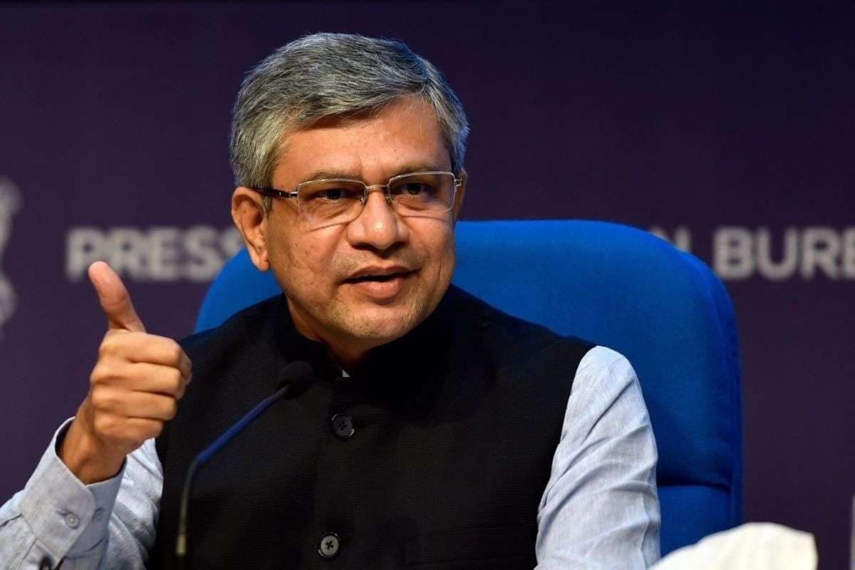 Indian Railways: यूपी में रेलवे का 100 फीसदी विद्युतीकरण, बोले रेल मंत्री- राज्य को कनेक्ट करती हैं 34 वंदे भारत और 26 अमृत भारत ट्रेनें