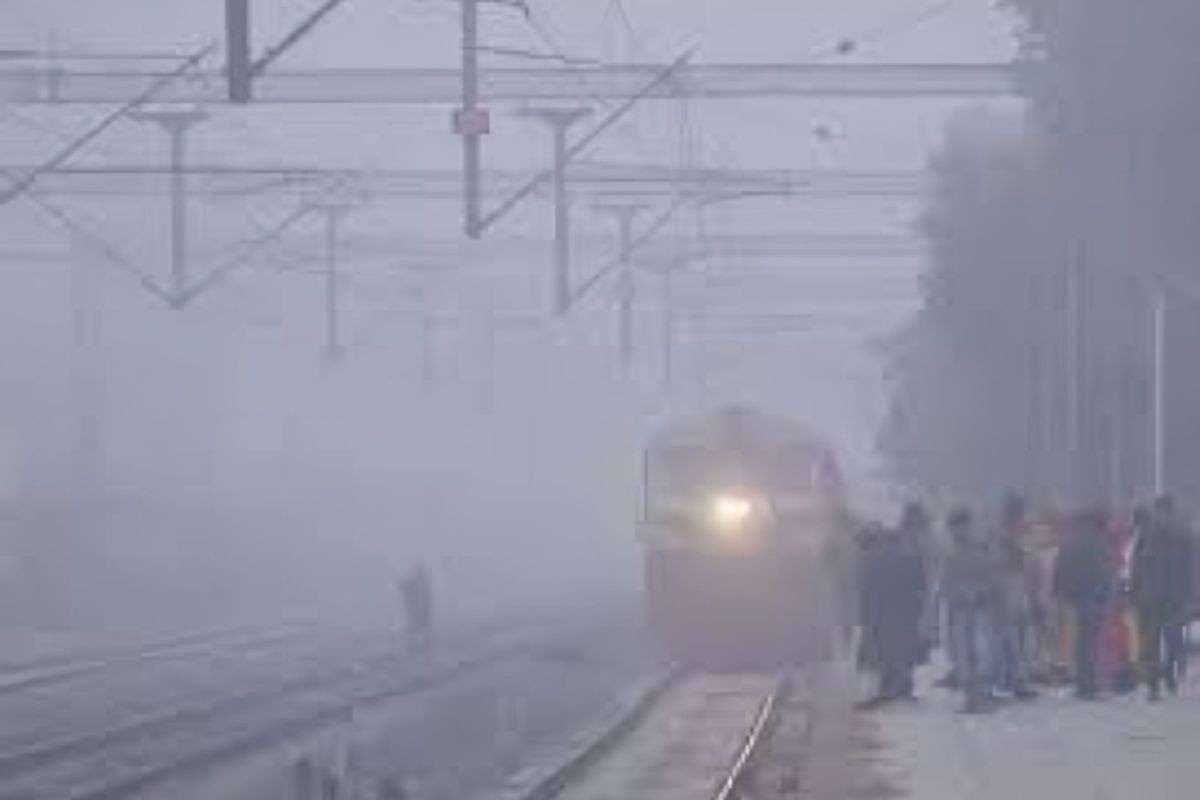 Indian Railways Fog Alert: घने कोहरे की वजह से बिहार कि 24 ट्रेनें रद्द, यात्रा से पहले देखे लें पूरी लिस्ट