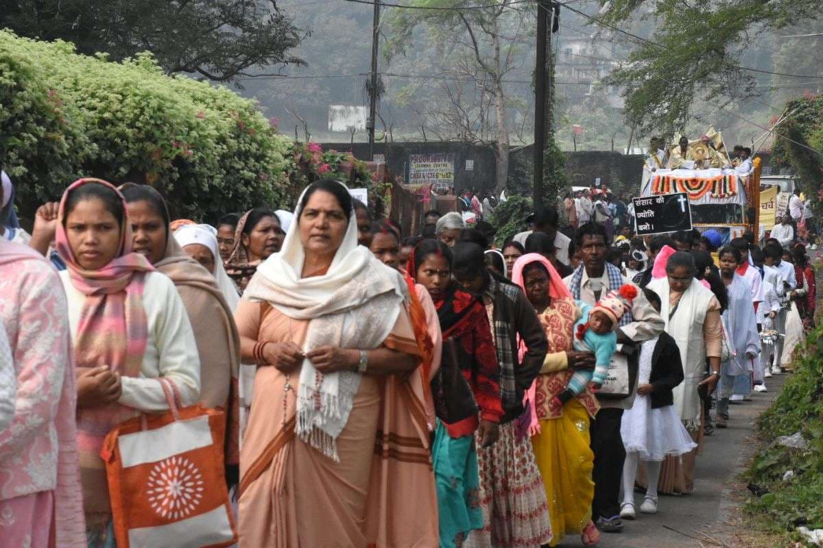 धनबाद में ख्रीस्त राजा पर्व की धूम, जुलूस में शामिल हुए हजारों भक्त