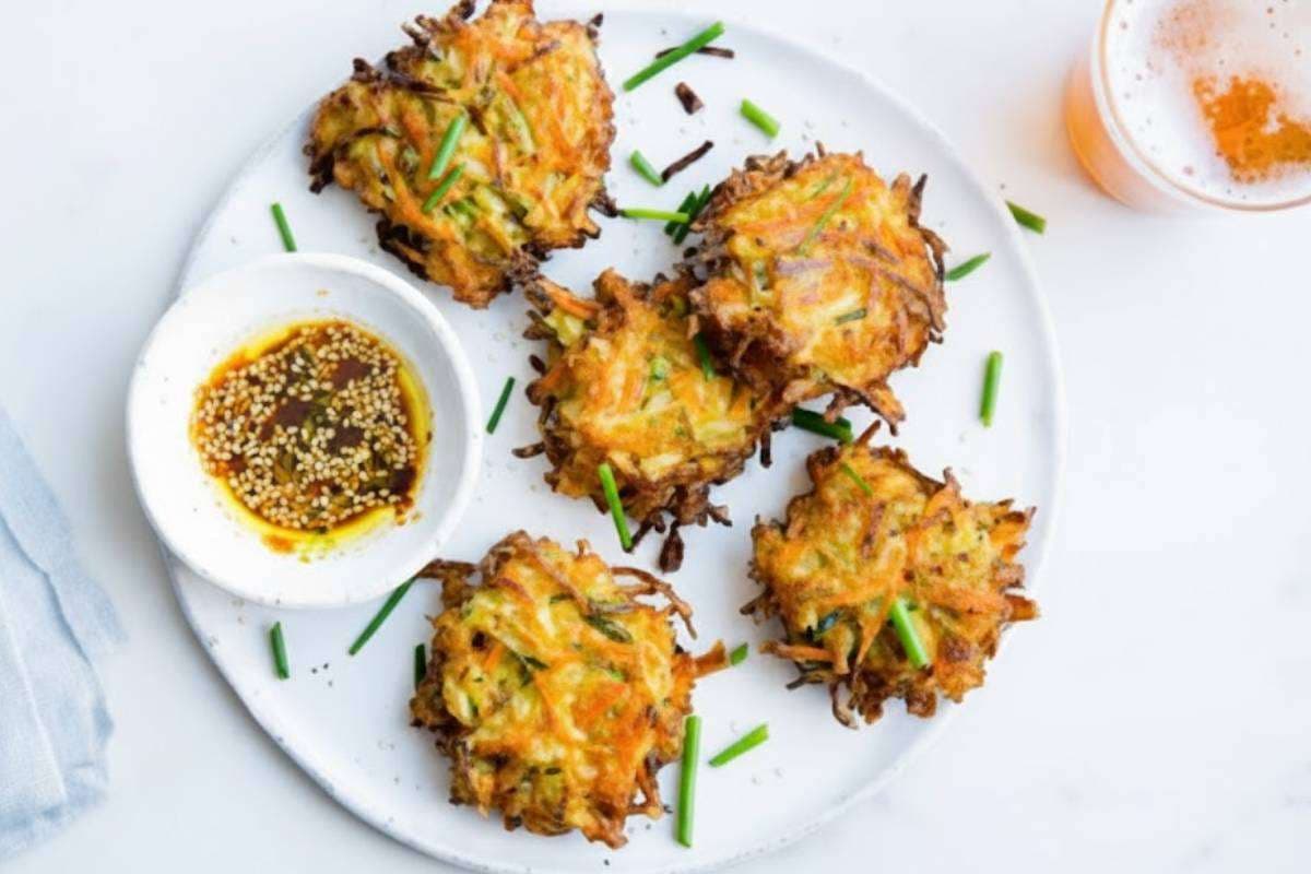 Korean Veg Pancakes Recipe: हेल्दी ब्रेकफास्ट के लिए बनाएं कोरियन वेज पैनकेक, पूरा परिवार खाएगा मज़े से