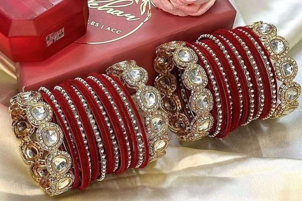 Latest Glass Bangles Design: साड़ी और लहंगे के साथ ट्राय करें ये कलरफुल चूड़ी कॉम्बिनेशन और दिखें सबसे ट्रेंडी