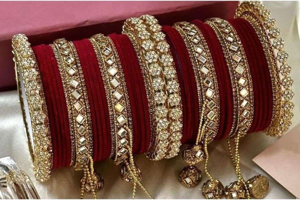 Latest Velvet Bangles Designs For Brides: शादियों से लेकर पार्टी तक, हर मौके पर परफेक्ट