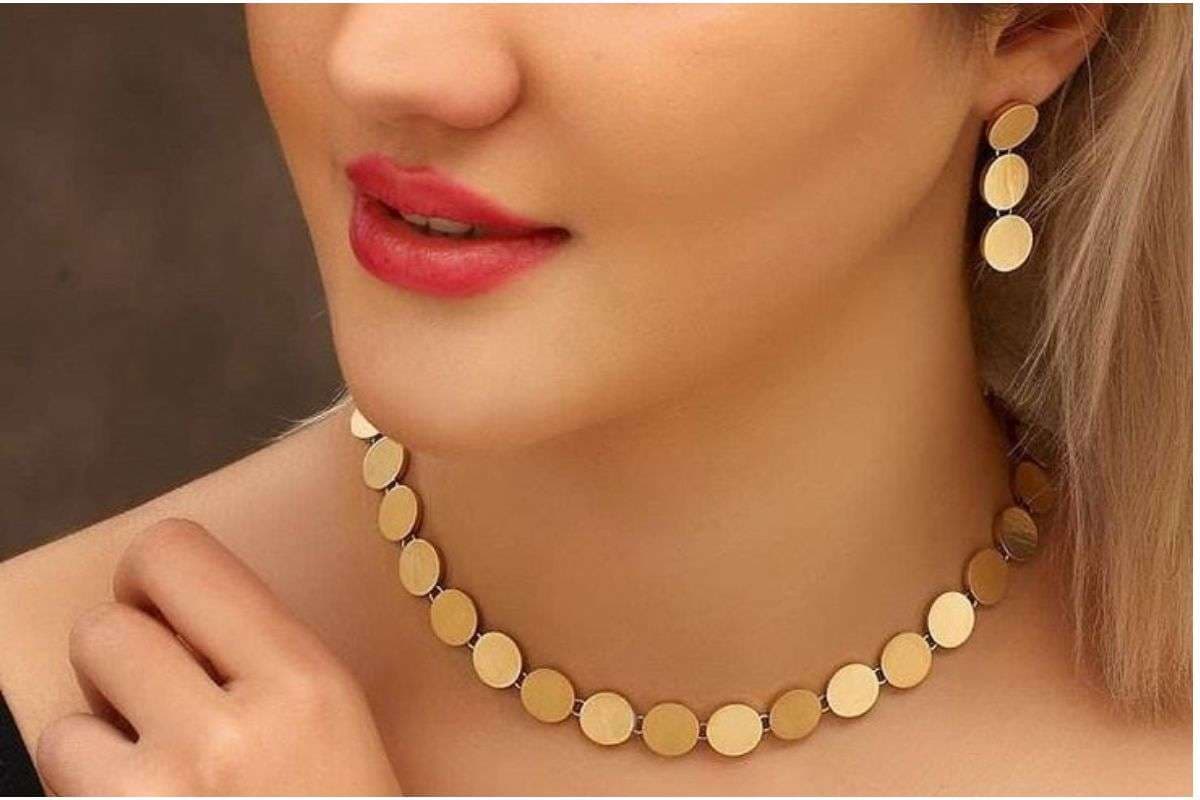 Lightweight Gold Jewellery: 5 स्टाइलिश और आरामदायक डिजाइन जो आपके रोजमर्रा के लुक को करें अपग्रेड Lightweight Gold Jewellery: 5 स्टाइलिश और आरामदायक डिजाइन जो आपके रोजमर्रा के लुक को करें अपग्रेड