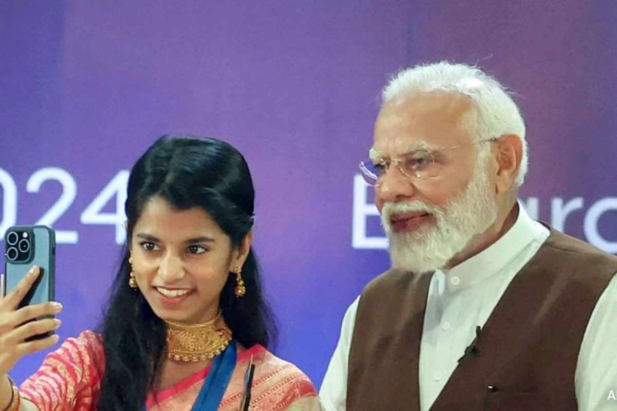 दरभंगा: PM मोदी और विधायक मैथिली ठाकुर का AI वीडियो युवक ने किया शेयर, आरोपी को गिरफ्तार करने पुलिस गुजरात रवाना