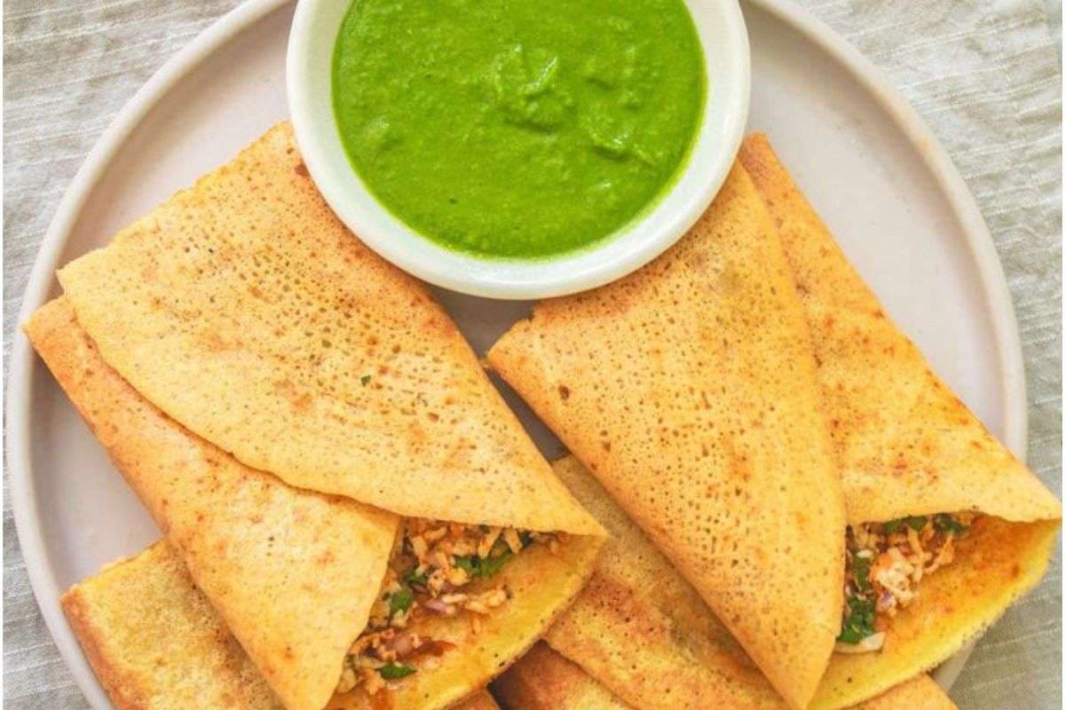 Moong Dal Chilla Sandwich: मिनटों में बनाए हेल्दी ब्रेकफास्ट,हाई‑प्रोटीन मूंग दाल चिल्ला सैंडविच Moong Dal Chilla Sandwich: मिनटों में बनाए हेल्दी ब्रेकफास्ट,हाई‑प्रोटीन मूंग दाल चिल्ला सैंडविच