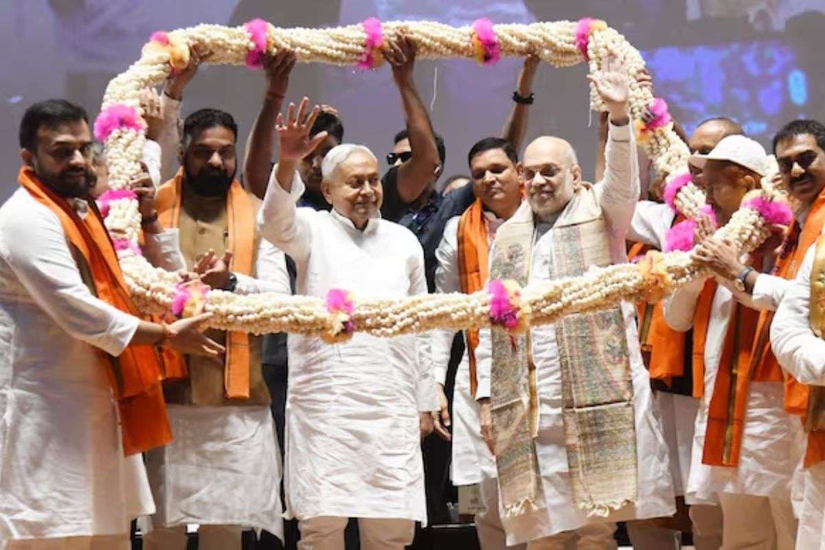 Patna: CM नीतीश के शपथ ग्रहण समारोह में शामिल होने के लिए पटना पहुंचे अमित शाह और JP नड्डा
