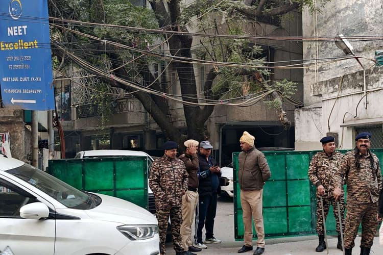 ED Raid : अल फलाह यूनिवर्सिटी से जुड़े लोगों के ठिकानों पर छापा, लाल किला विस्फोट मामले में बड़ी कार्रवाई