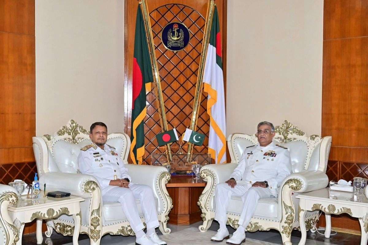 Pakistan Navy Reaches Bangladesh Pakistan Navy Reaches Bangladesh