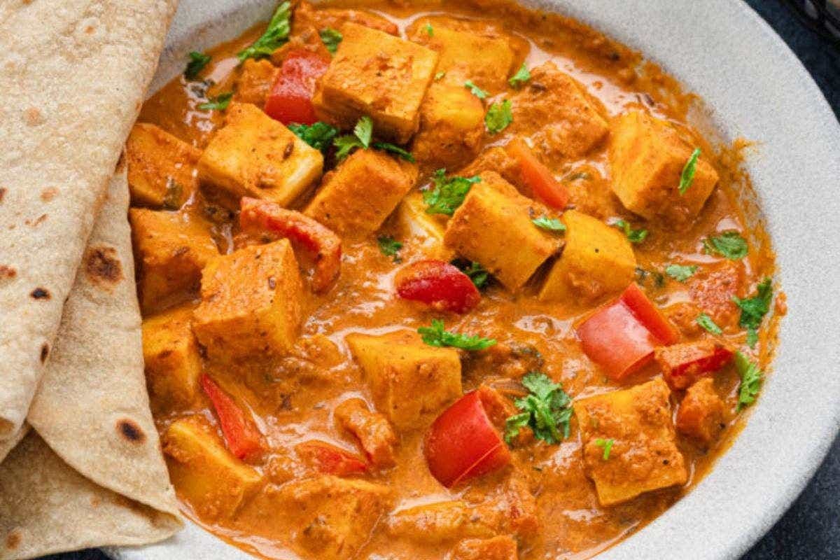 Paneer Curry Recipe: घर पर बनाएं रेस्टोरेंट जैसी मलाईदार पनीर करी, जिसका स्वाद हर किसी को कर दे दीवाना