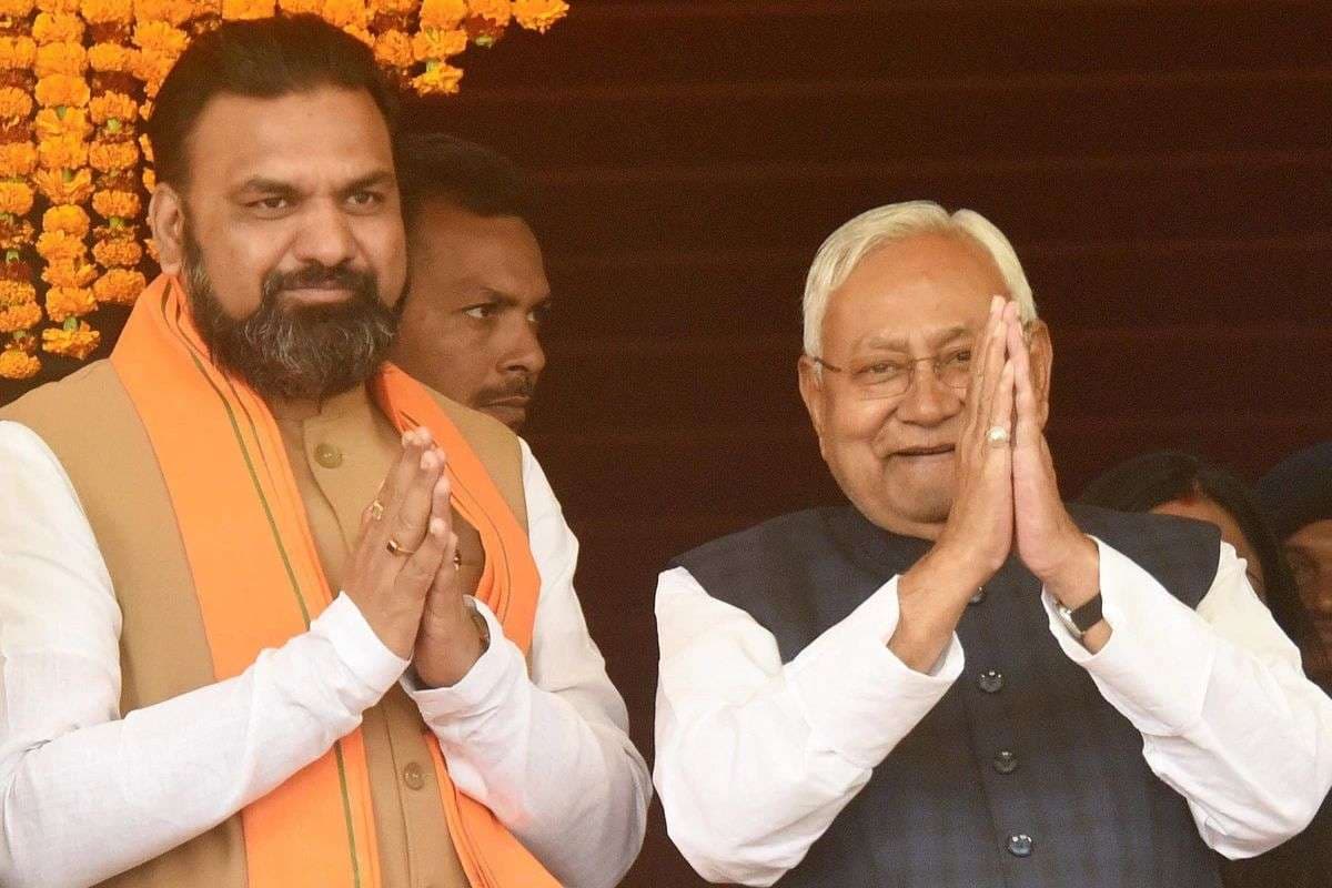 Bihar: कुछ देर में इस्तीफा देंगे नीतीश कुमार, चुने गए विधायक दल के नेता