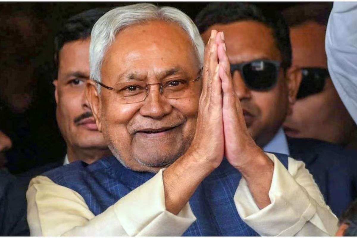 Nitish Kumar: नीतीश कुमार ने मुख्यमंत्री पद से दिया इस्तीफा, कल नई सरकार का शपथ ग्रहण