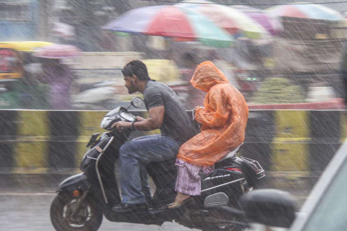 Aaj ka Mausam : चक्रवाती तूफान दित्वा की वजह से 1 दिसंबर तक होगी भारी बारिश, आया IMD का अलर्ट