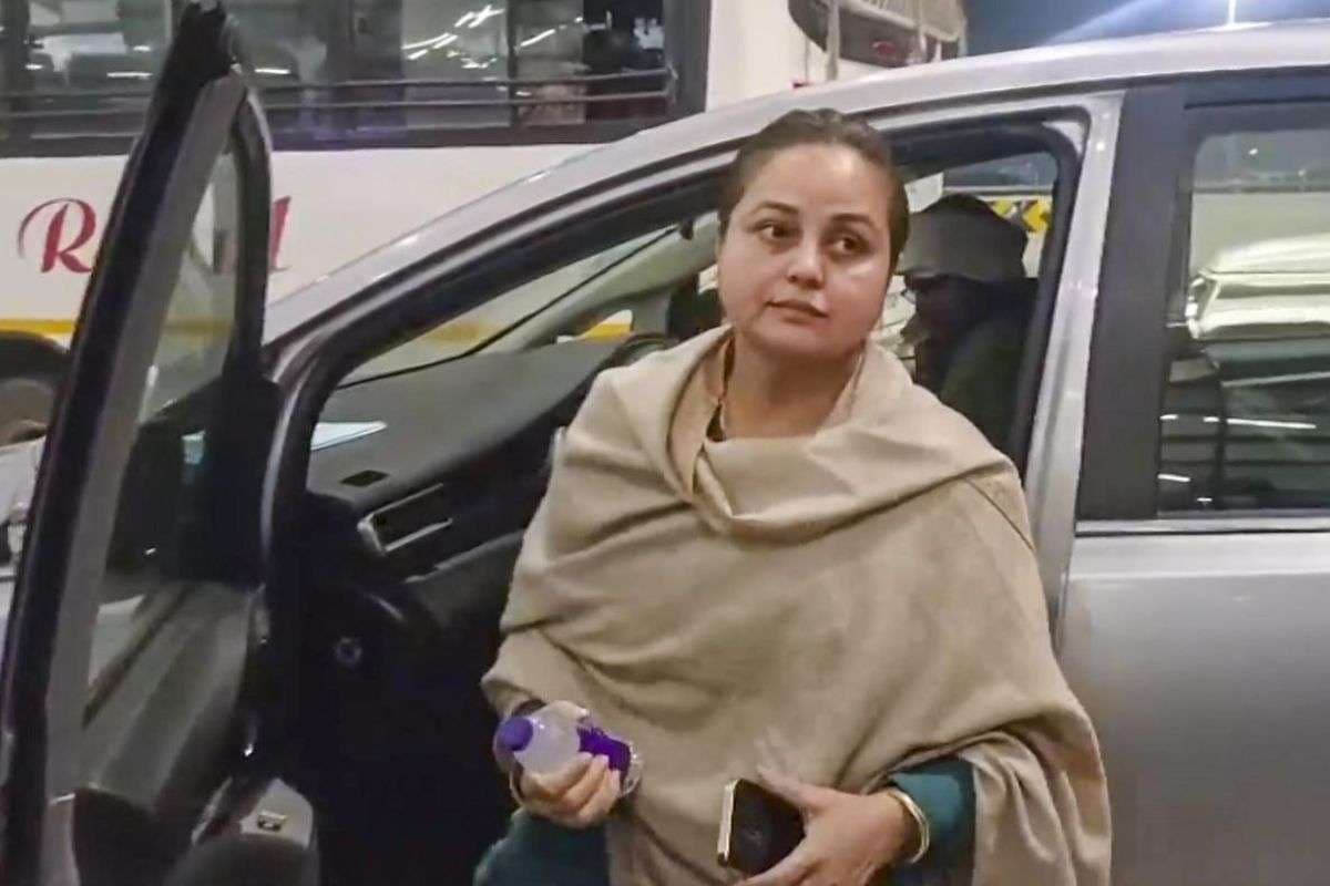 Rohini Acharya: रोहिणी ने पत्रकार को लगाई फटकार, गुस्से में बोलीं- तेजस्वी के कहने पर ही इस बार भी आई थी