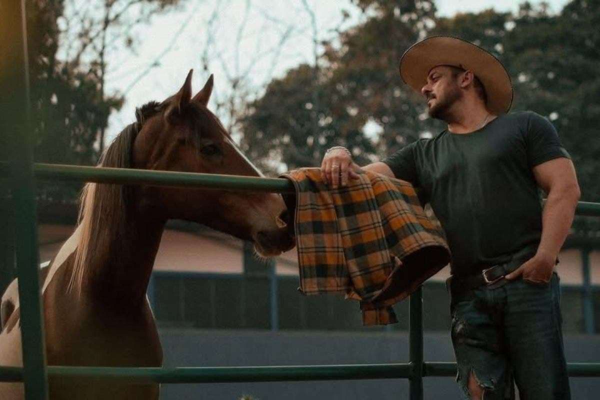 Salman Khan के नए काउबॉय लुक ने इंटरनेट पर मचाया बवाल, मान पनू के गाने ‘I’m Done’ पर फिदा हुए भाईजान