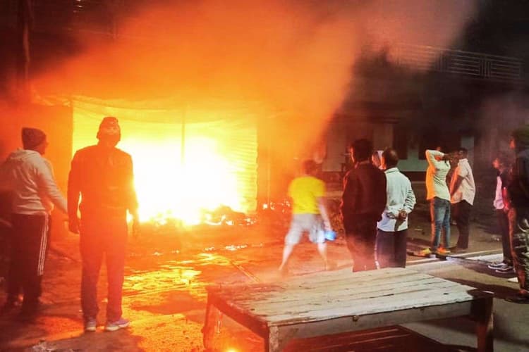 बगोदर में 2 दुकानें जलकर राख, लाखों का हुआ नुकसान