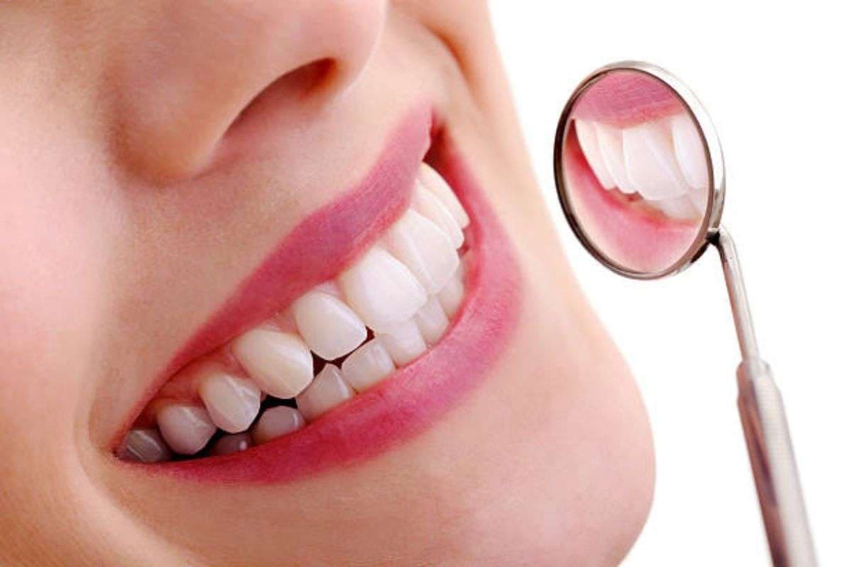 Dental Care Tips: ठंड में अगर दांतों की समस्या से हैं परेशान, तो इस तरह रखें ध्यान