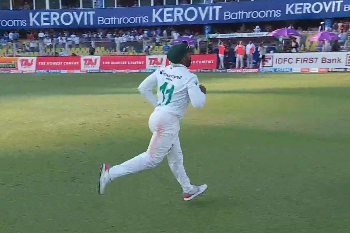 '2 मिनट रुको…', फॉलो-ऑन लेना है या नहीं, ड्रेसिंग रूम की ओर दौड़कर भागे कप्तान बावुमा