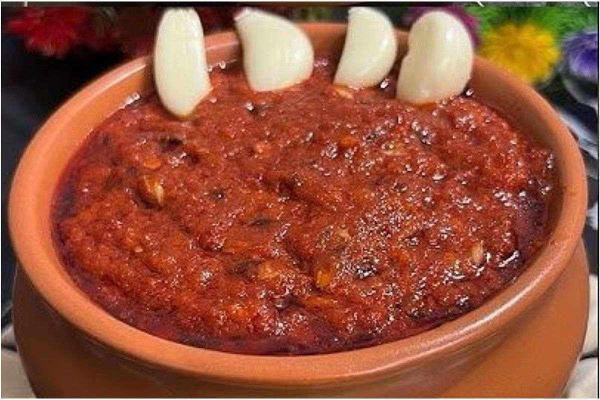 Vada Pav Chutney Recipe: सीक्रेट तरीके से बनाएं मुंबई वाली सूखी लहसुन की लाल चटनी