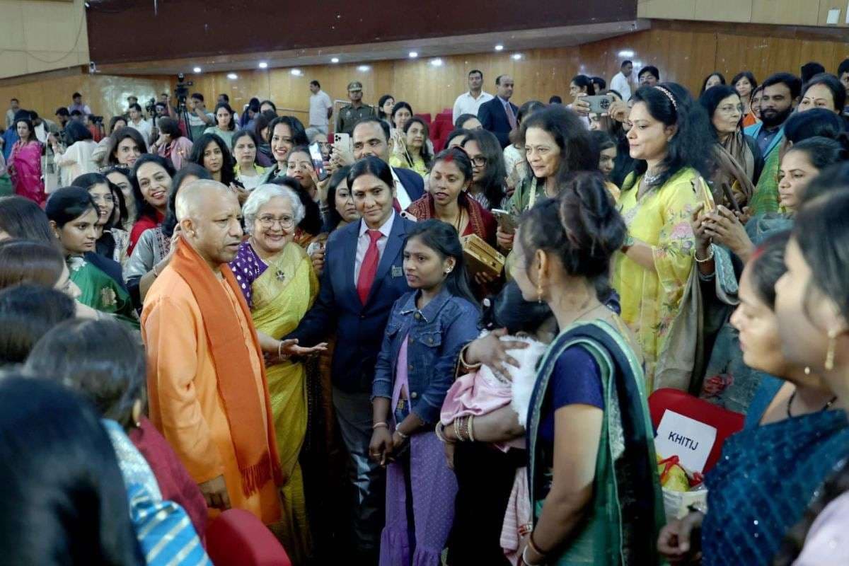 आधी आबादी बढ़ेगी तो समाज बढ़ेगा : सीएम योगी