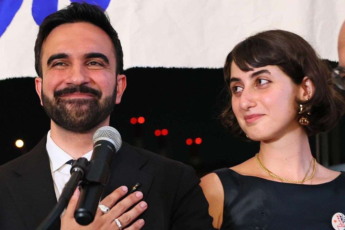 ऊषा वेंस ही नहीं, न्यूयॉर्क मेयर के फ्रंट रनर ममदानी की पत्नी भी चर्चा में, कौन हैं रमा दुवाजी और क्यों बनीं हैं टॉकिंग पॉइंट?