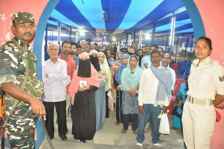 Bihar Elections 2025: तिरहुत, कोसी और दरभंगा में रिकॉर्ड वोटिंग, क्या महागठबंधन भेद पाएगा NDA का मजबूत किला?