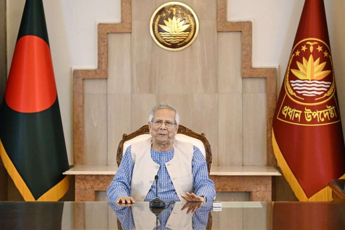 बांग्लादेश में बड़ा ऐलान! यूनुस सरकार फरवरी 2026 में कराएगी चुनाव और जनमत संग्रह, ‘जुलाई चार्टर’ से बदलेगा सत्ता का खेल