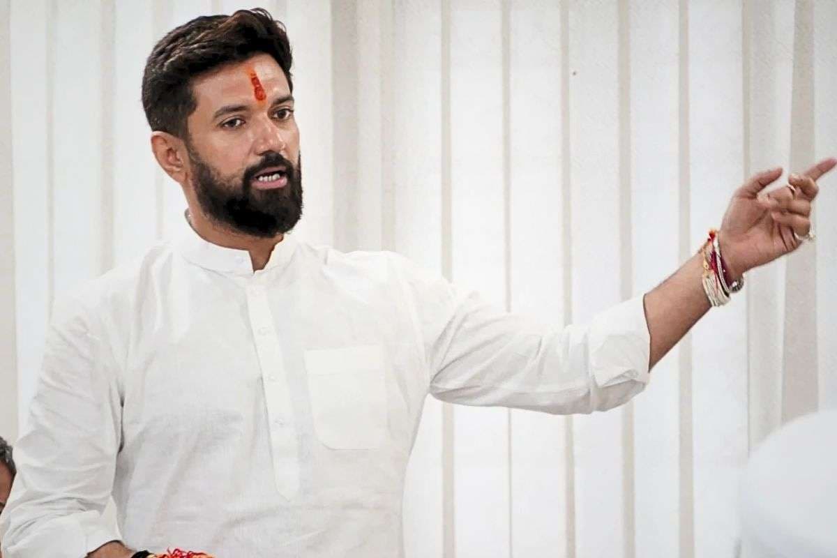 Bihar Elections 2025: मुजफ्फरपुर में बुजुर्ग की हत्या पर सियासत गरमाई, चिराग पासवान ने राजद पर लगाया गंभीर आरोप