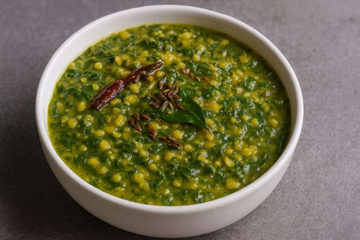 Dal Palak Recipe: स्वाद और सेहत का संगम, घर पर बनाएं पौष्टिक दाल पालक रेसिपी