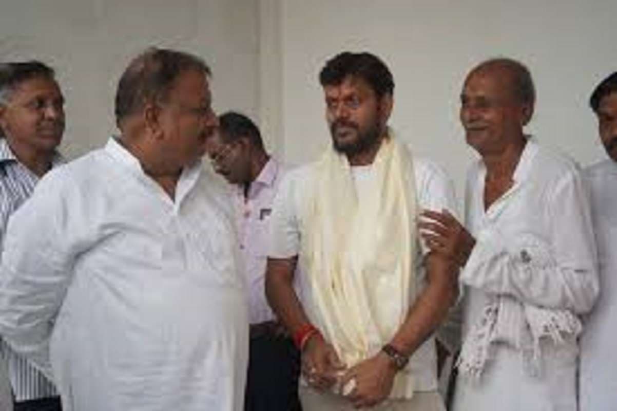 Bihar Election 2025: तीन पीढ़ियों के संघर्ष का मैदान बना दिनारा, राजेंद्र सिंह की चुप्पी से बढ़ी सियासी हलचल