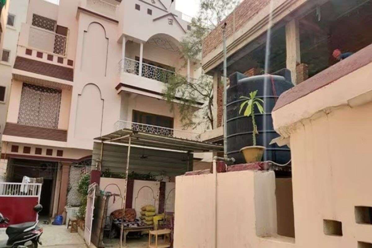 Bihar News: करोड़ों की संपत्ति, 10 प्लॉट, लाखों के गहने, बिहार के धनकुबेर ऑफिसर की काली कमाई का खेल बेनकाब