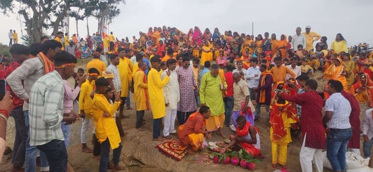 प्राण-प्रतिष्ठा को लेकर निकाली गयी कलश यात्रा