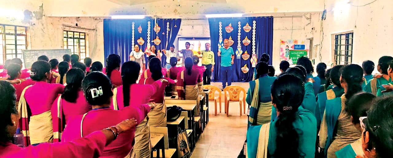 Chaibasa News : महिला कॉलेज में राष्ट्र की अखंडता के लिए स्वयं को समर्पित करने की शपथ