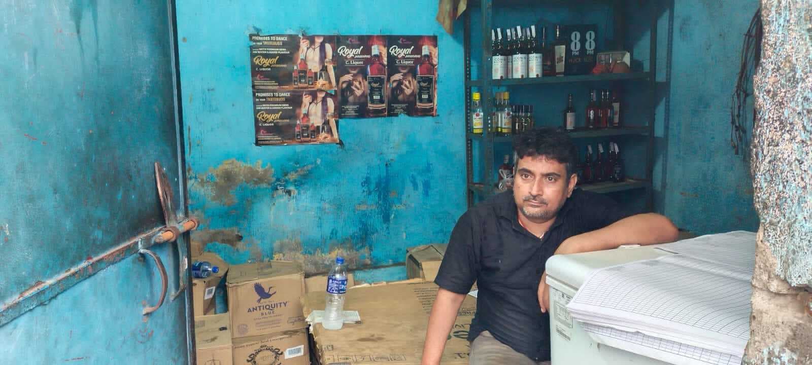 Bokaro News : 52 हजार की शराब और 70 हजार रुपये की चोरी