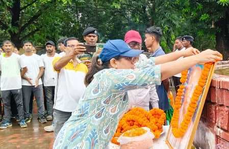 सरदार पटेल की जयंती पर गोड्डा में दौड़ी एकता की मशाल