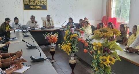 पंसस की बैठक में अनुपस्थित अधिकारियों को लेकर जतायी नाराजगी