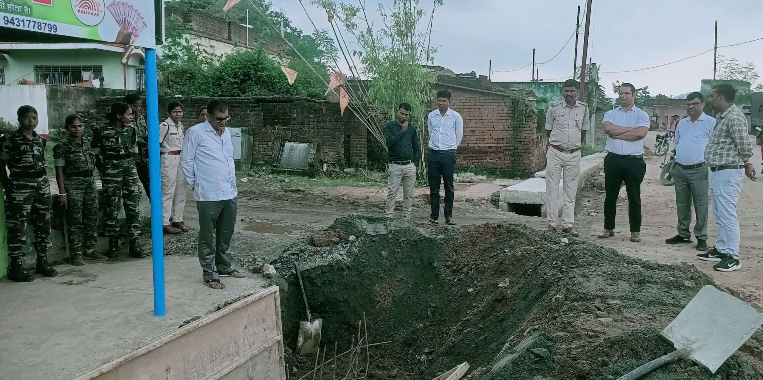 Bokaro News: प्रशासन की मौजूदगी में खुदीबेड़ा व मंजूरा के विवादित स्थलों पर भी हुआ सड़क चौड़ीकरण का काम