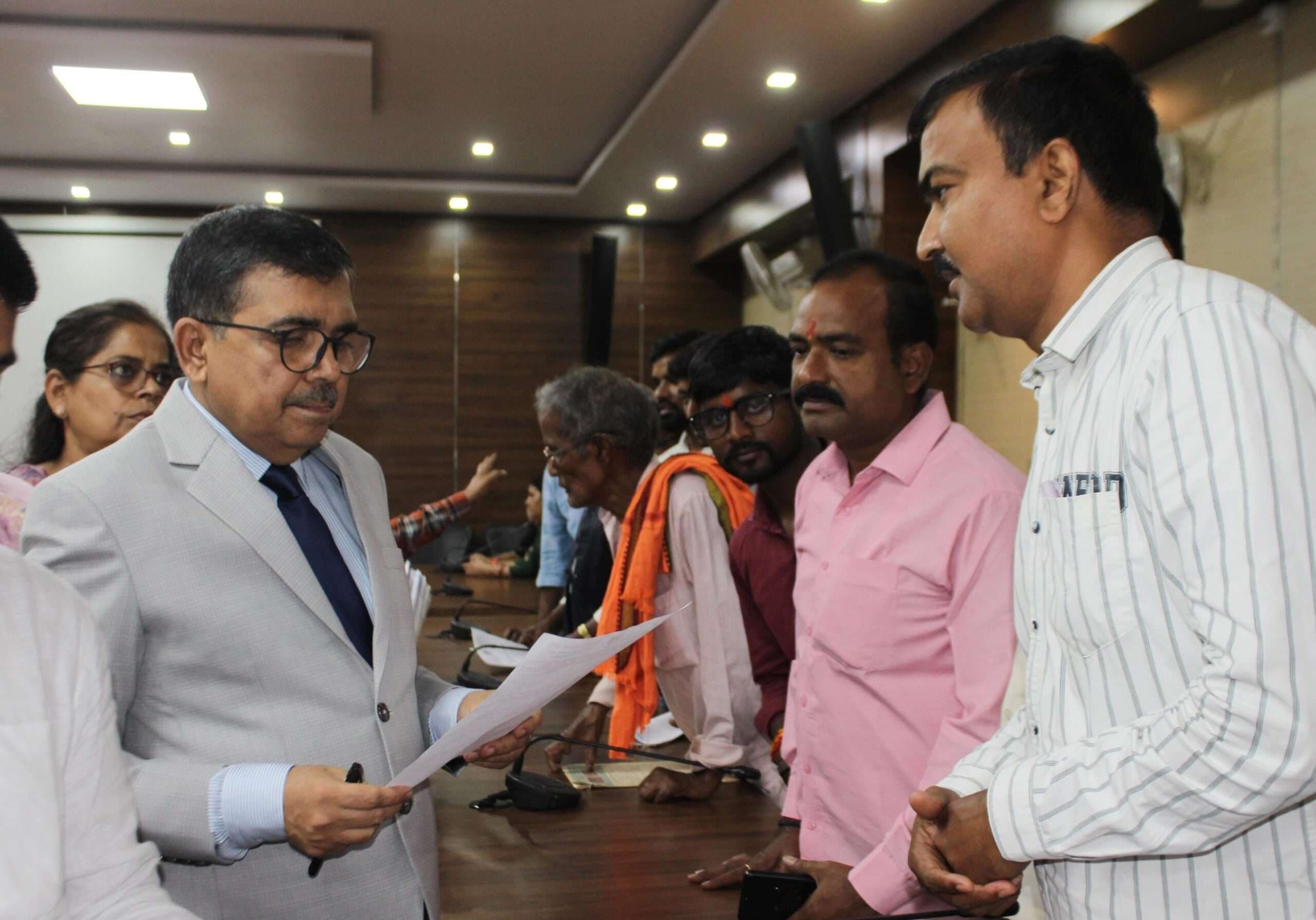 Bokaro News: डीसी से आइटीआई मोड़ सड़क किनारे हो रहे कचरा डंप को रोकने की मांग