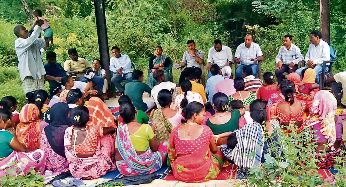 East Singhbhum News : 3 नवंबर को गांव में बैठक कर समाधान निकालेंगे, वोट बहिष्कार न करें ग्रामीण